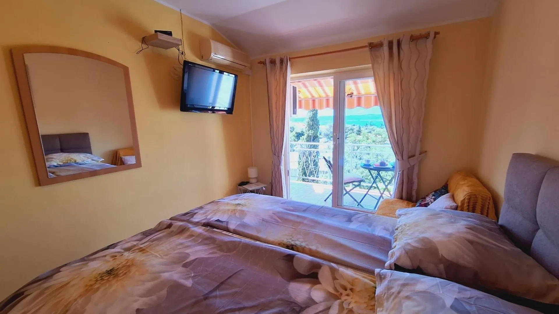 Apartments Domi Selce